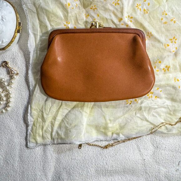 Vintage Coach Leather Kiss Lock Wallet/Clutch - Classic Framed Coin Purse - Picture 2 of 4